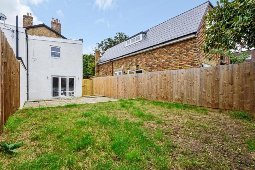 Amazing 3 Bed Interior Designed House With Garden - 114 The Hervey 런던 외부 사진