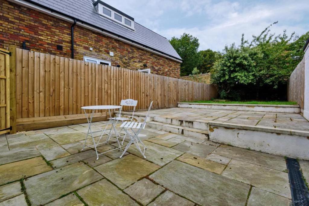 Amazing 3 Bed Interior Designed House With Garden - 114 The Hervey 런던 외부 사진